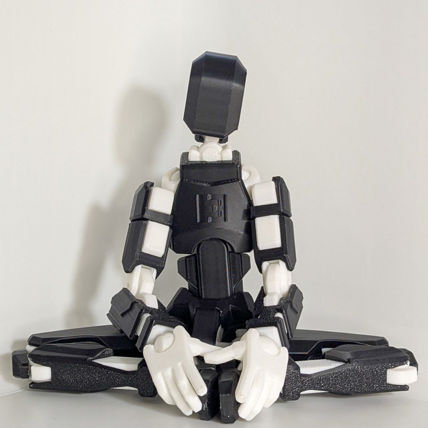 Figurine articulée Dummy13 XXL (27 cm) – Robot déco imprimé 3D – Articulations mobiles – Cadeau geek, bureau & maison