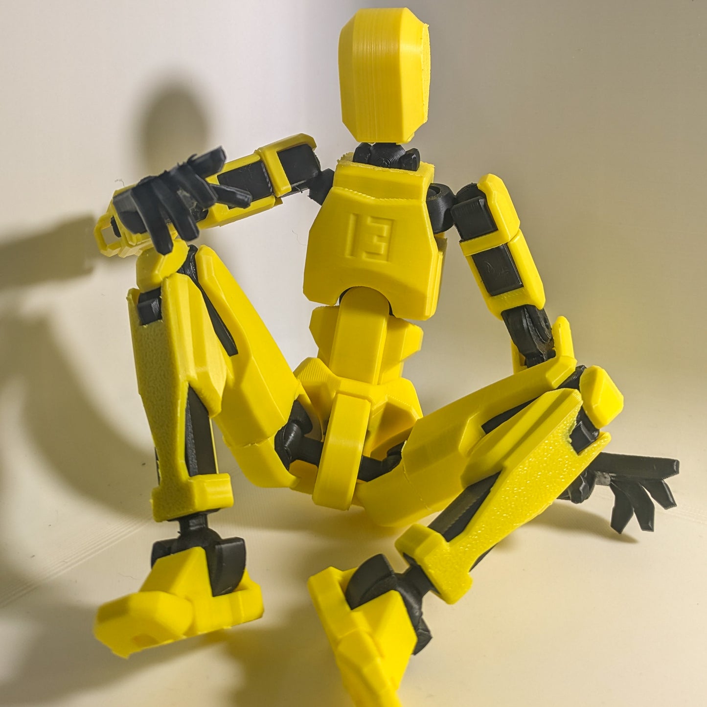 Figurine articulée Dummy13 XXL (27 cm) – Robot déco imprimé 3D – Articulations mobiles – Cadeau geek, bureau & maison