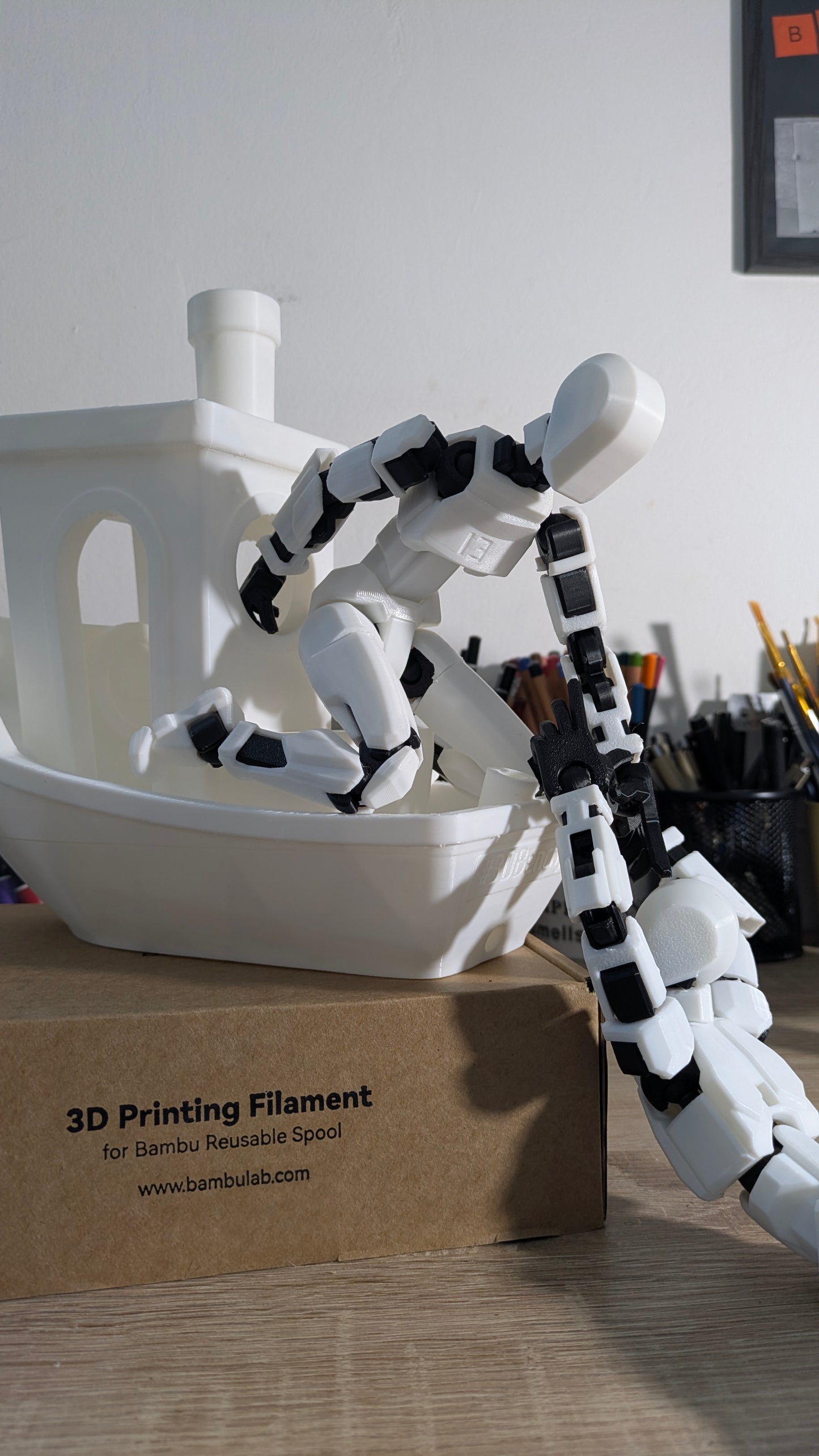 Figurine articulée Dummy13 XXL (27 cm) – Robot déco imprimé 3D – Articulations mobiles – Cadeau geek, bureau & maison