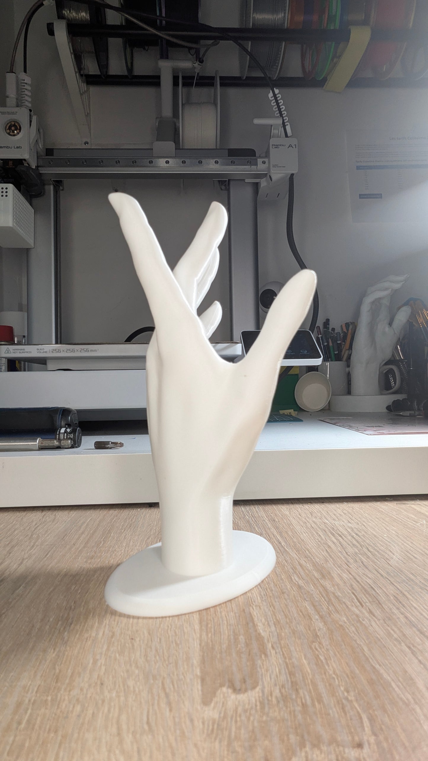 La Main Magique : Votre Bijou, Notre Sauveur