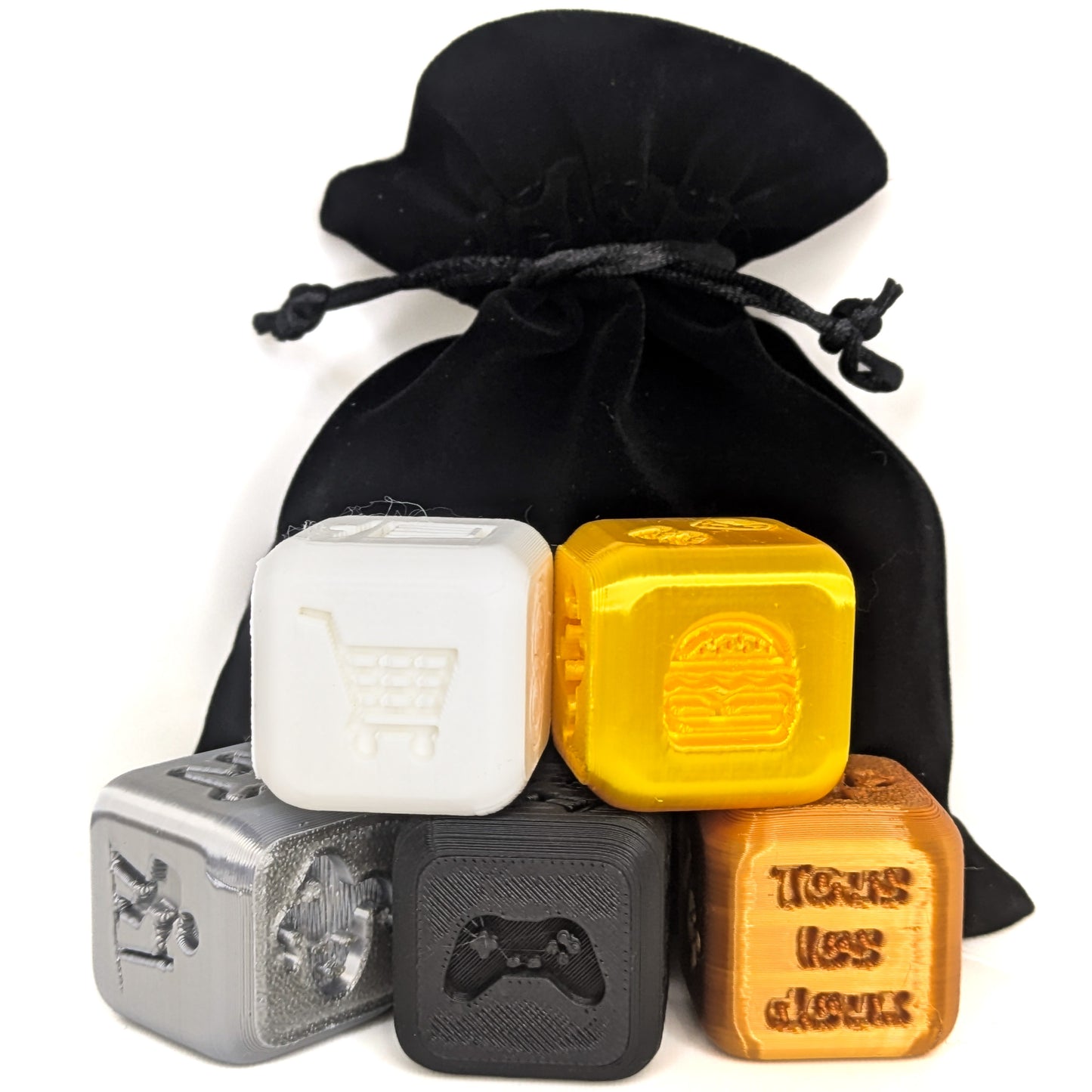 Pack 5 Dés de Décision Maison-AnniCraft – Idée Cadeau Originale – Soirée, Ménage, Repas, Voyage & Qui ? – Imprimés en 3D – Pochette Velours Noire Incluse