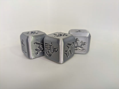 Pack 5 Dés de Décision Maison-AnniCraft – Idée Cadeau Originale – Soirée, Ménage, Repas, Voyage & Qui ? – Imprimés en 3D – Pochette Velours Noire Incluse